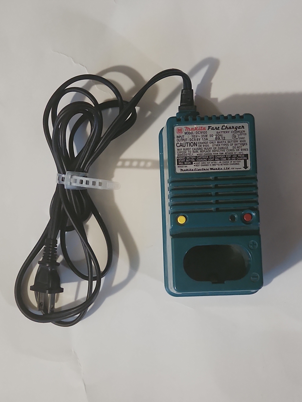 Makita Fast Charger - Teal Power Tool Battery Charger Model DC9100